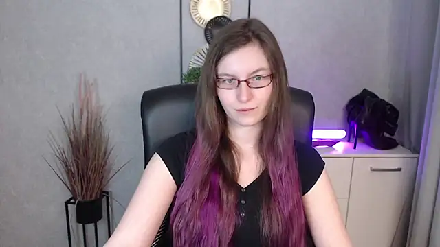 Snapshot of emmaxDelight chatting on 15, 12, 2025 emmaxDelight online show from 15, 12, 2025