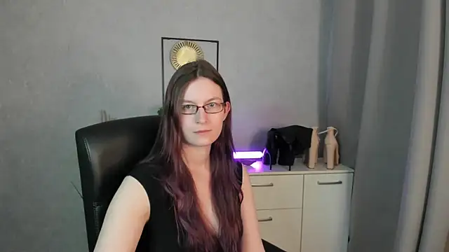 emmaxDelight online show from 10, 4, 2026