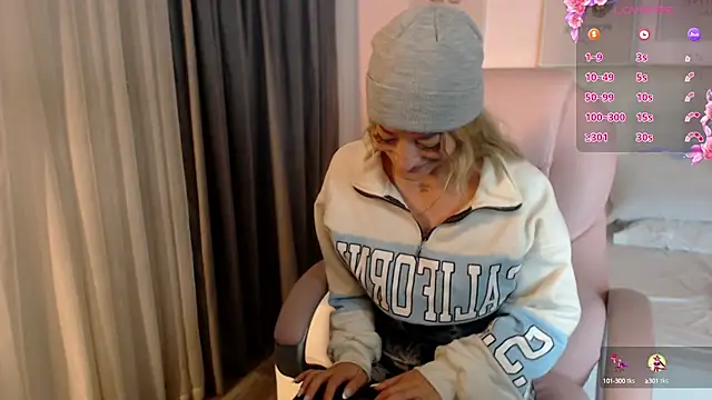 Snapshot of zoe_jones13 chatting on 18, 2, 2025 zoe jones13 online show from 18, 2, 2025