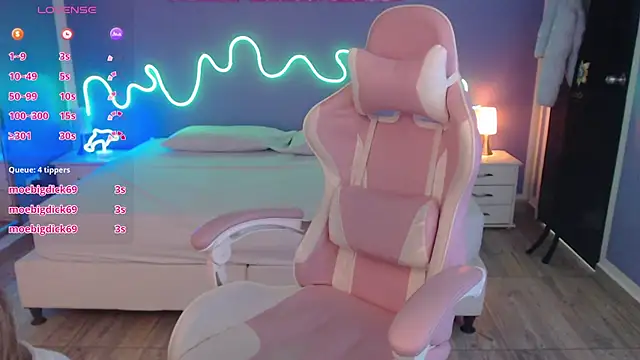 Snapshot of zoe_jones13 chatting on 17, 3, 2025 zoe jones13 online show from 17, 3, 2025