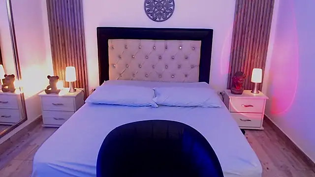 Snapshot of zoe_jones13 chatting on 15, 10, 2025 zoe jones13 online show from 15, 10, 2025