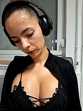 allinqueen online show from 23, 10, 2025