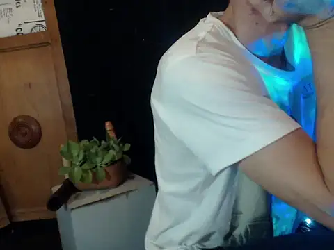 laye19 online show from 4, 10, 2025