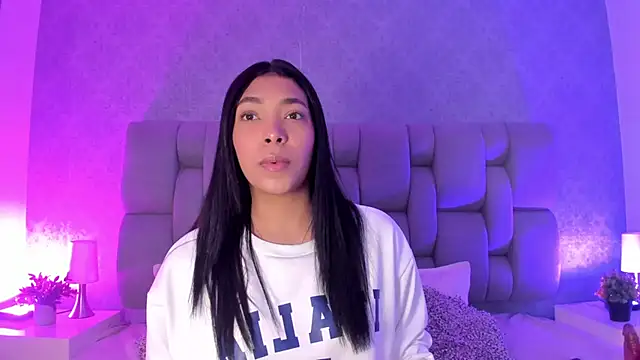Snapshot of KarolRojas_ chatting on 18, 9, 2025 KarolRojas online show from 18, 9, 2025