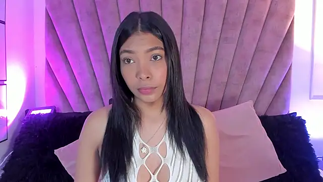Snapshot of KarolRojas_ chatting on 21, 10, 2025 KarolRojas online show from 21, 10, 2025
