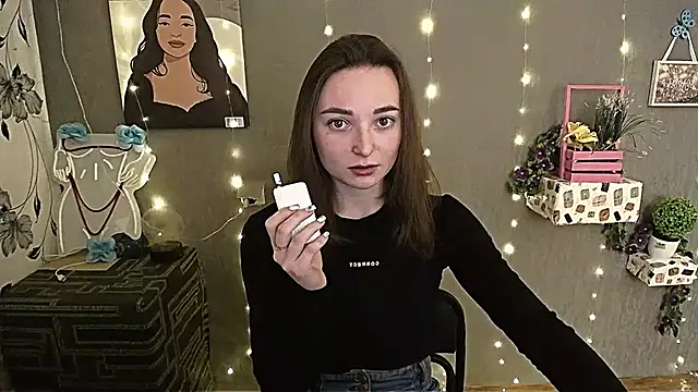  Barbie Kiss  online show from 2, 2, 2025