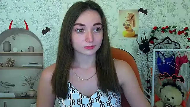  Barbie Kiss  online show from 28, 10, 2025