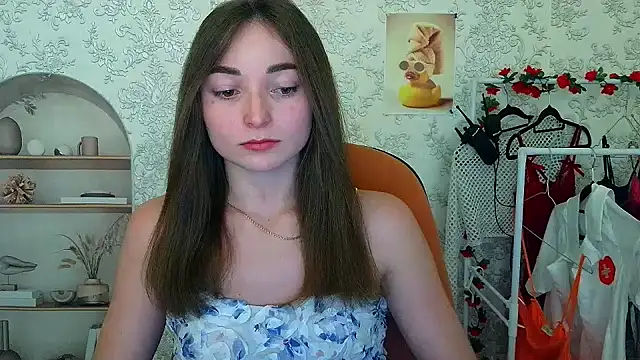  Barbie Kiss  online show from 6, 11, 2025