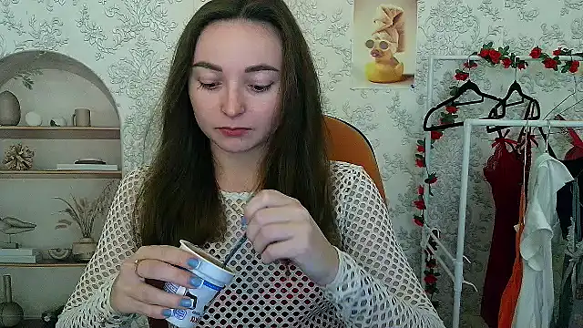  Barbie Kiss  online show from 13, 11, 2025