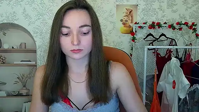  Barbie Kiss  online show from 14, 11, 2025