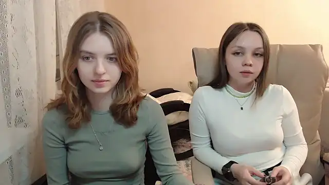 Emi1y Angel11 online show from 28, 1, 2025