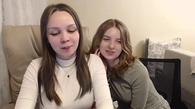Emi1y Angel11 online show from 28, 1, 2025