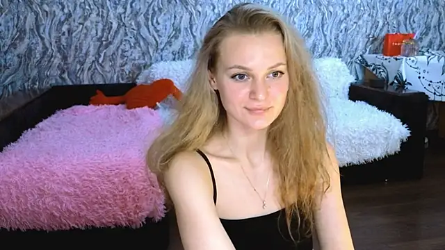 Snapshot of Elfanna chatting on 13, 10, 2025 Elfanna online show from 13, 10, 2025
