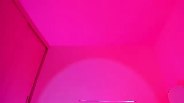 CoralineKam1 online show from 5, 2, 2025