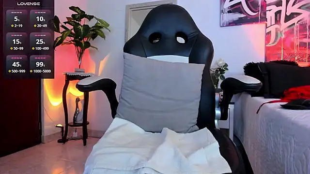 Snapshot of AnnieHuntters chatting on 17, 1, 2025 AnnieHuntters online show from 17, 1, 2025