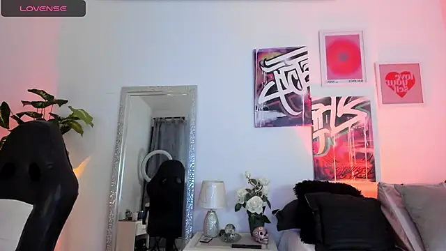 Snapshot of AnnieHuntters chatting on 24, 1, 2025 AnnieHuntters online show from 24, 1, 2025