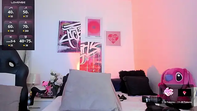 Snapshot of AnnieHuntters chatting on 12, 2, 2025 AnnieHuntters online show from 12, 2, 2025