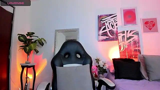 Snapshot of AnnieHuntters chatting on 18, 3, 2025 AnnieHuntters online show from 18, 3, 2025