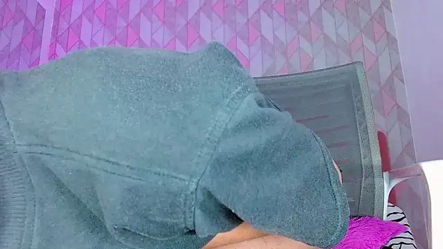 Snapshot of angelyy_02 chatting on 11, 12, 2024 angelyy 02 online show from 11, 12, 2024