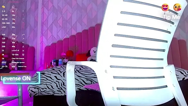 Snapshot of angelyy_02 chatting on 20, 12, 2024 angelyy 02 online show from 20, 12, 2024