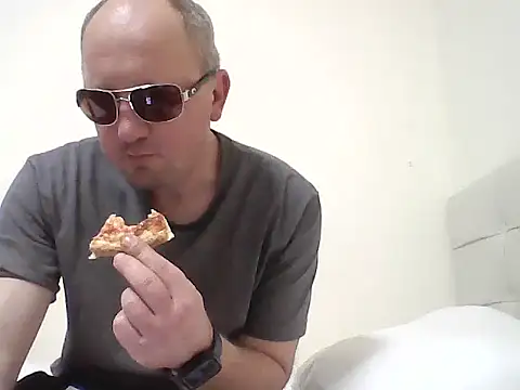 Snapshot of paul_daniel chatting on 7, 11, 2025 paul daniel online show from 7, 11, 2025