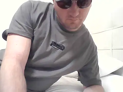 Snapshot of paul_daniel chatting on 8, 11, 2025 paul daniel online show from 8, 11, 2025