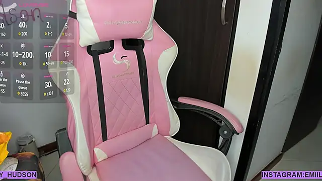 Snapshot of emily_huddson_ chatting on 5, 3, 2025 emily huddson online show from 5, 3, 2025