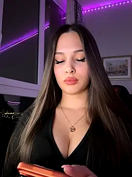 EricaWalls online show from 13, 12, 2025