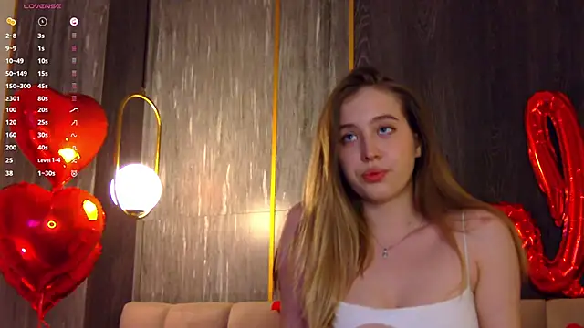 Snapshot of LoraineLuff chatting on 21, 2, 2025 LoraineLuff online show from 21, 2, 2025