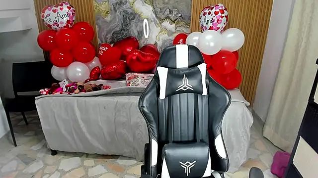 Danna topless online show from 19, 2, 2025