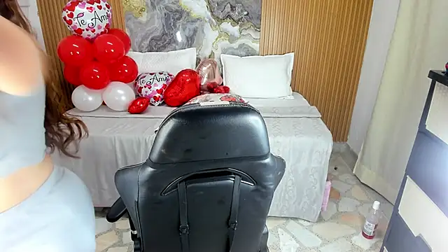 Danna topless online show from 4, 3, 2025