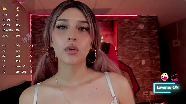 Snapshot of Charlotte_greys chatting on 27, 5, 2026 Charlotte greys online show from 27, 5, 2026