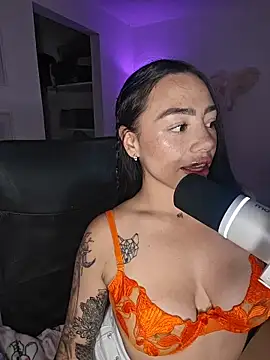 Snapshot of helena_smith chatting on 8, 7, 2026 helena smith online show from 8, 7, 2026
