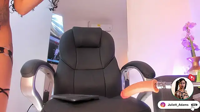 Snapshot of Juliett_Adams_ chatting on 18, 10, 2025 Juliett Adams online show from 18, 10, 2025