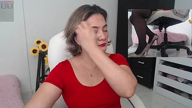 Snapshot of Chiraz_hasnaa chatting on 3, 12, 2024 Chiraz hasnaa online show from 3, 12, 2024