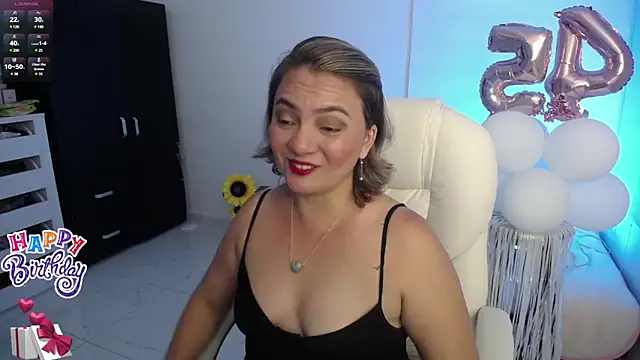 Snapshot of Chiraz_hasnaa chatting on 12, 1, 2025 Chiraz hasnaa online show from 12, 1, 2025