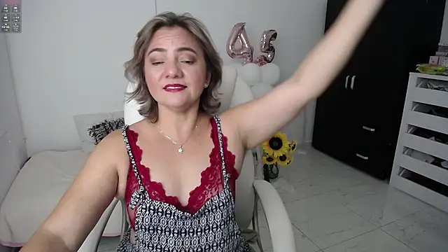 Snapshot of Chiraz_hasnaa chatting on 25, 1, 2025 Chiraz hasnaa online show from 25, 1, 2025