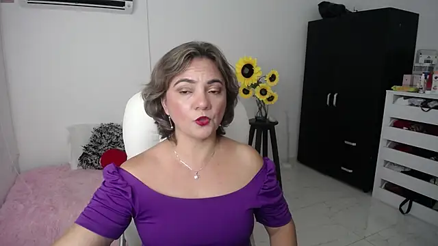 Snapshot of Chiraz_hasnaa chatting on 18, 2, 2025 Chiraz hasnaa online show from 18, 2, 2025