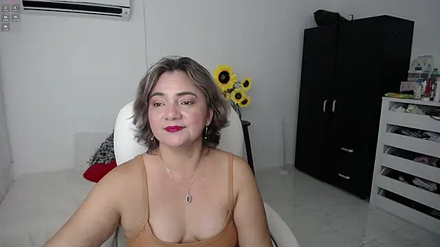 Snapshot of Chiraz_hasnaa chatting on 4, 3, 2025 Chiraz hasnaa online show from 4, 3, 2025