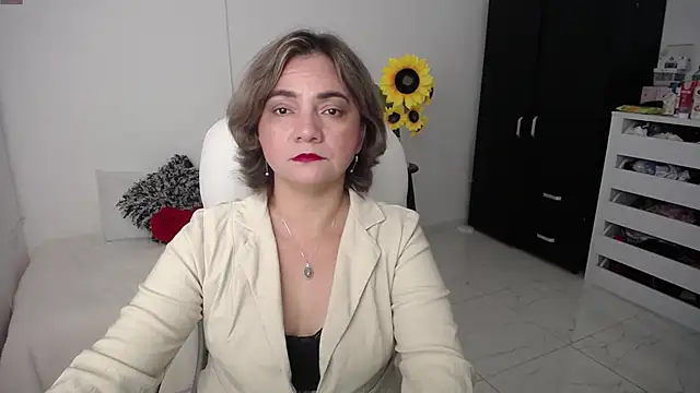 Snapshot of Chiraz_hasnaa chatting on 5, 3, 2025 Chiraz hasnaa online show from 5, 3, 2025