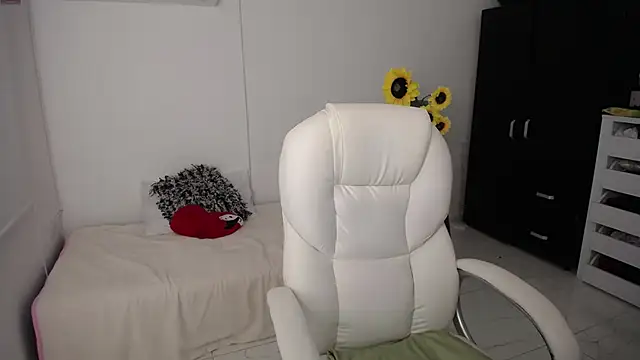 Snapshot of Chiraz_hasnaa chatting on 15, 3, 2025 Chiraz hasnaa online show from 15, 3, 2025