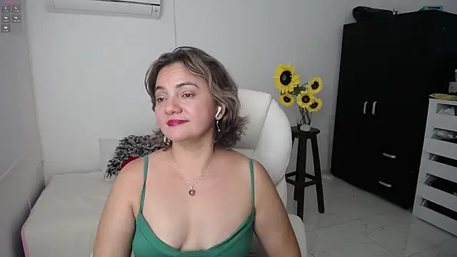 Snapshot of Chiraz_hasnaa chatting on 15, 3, 2025 Chiraz hasnaa online show from 15, 3, 2025