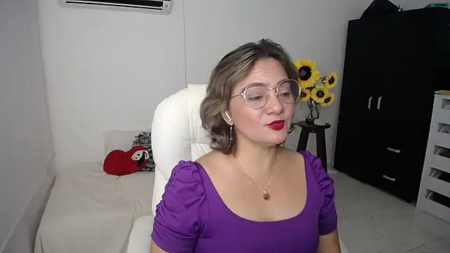 Snapshot of Chiraz_hasnaa chatting on 22, 3, 2025 Chiraz hasnaa online show from 22, 3, 2025