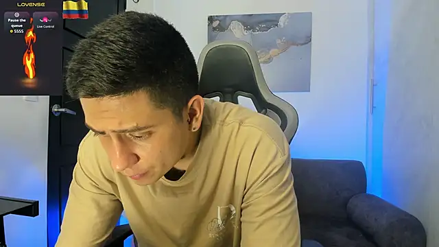 Snapshot of Yeiko_Romero_ chatting on 8, 11, 2025 Yeiko Romero online show from 8, 11, 2025