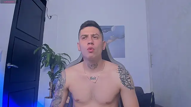 Snapshot of Yeiko_Romero_ chatting on 12, 11, 2025 Yeiko Romero online show from 12, 11, 2025