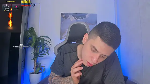 Snapshot of Yeiko_Romero_ chatting on 14, 11, 2025 Yeiko Romero online show from 14, 11, 2025