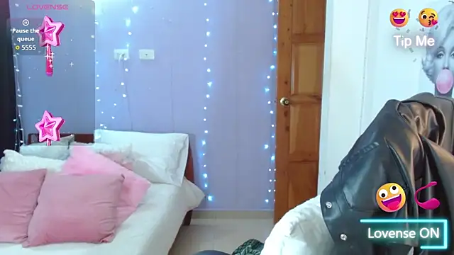 Snapshot of Paulina_627 chatting on 10, 10, 2025 Paulina 627 online show from 10, 10, 2025