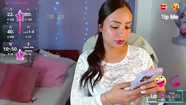 Snapshot of Paulina_627 chatting on 17, 10, 2025 Paulina 627 online show from 17, 10, 2025