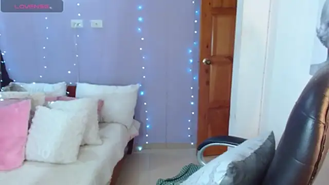 Snapshot of Paulina_627 chatting on 22, 11, 2025 Paulina 627 online show from 22, 11, 2025