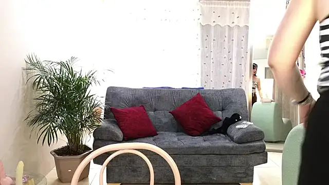 Snapshot of camil_milfdream chatting on 28, 2, 2025 camil milfdream online show from 28, 2, 2025